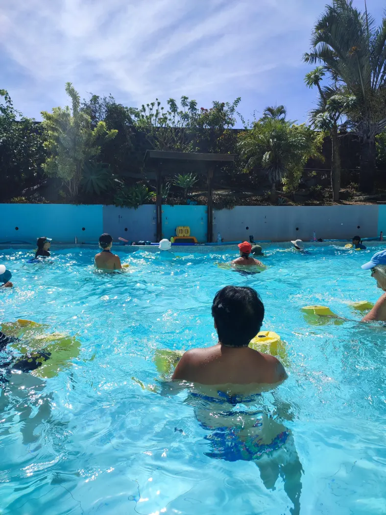 Cours Aqua Power chez Aqua Forme : renforcement du haut du corps dans l’eau