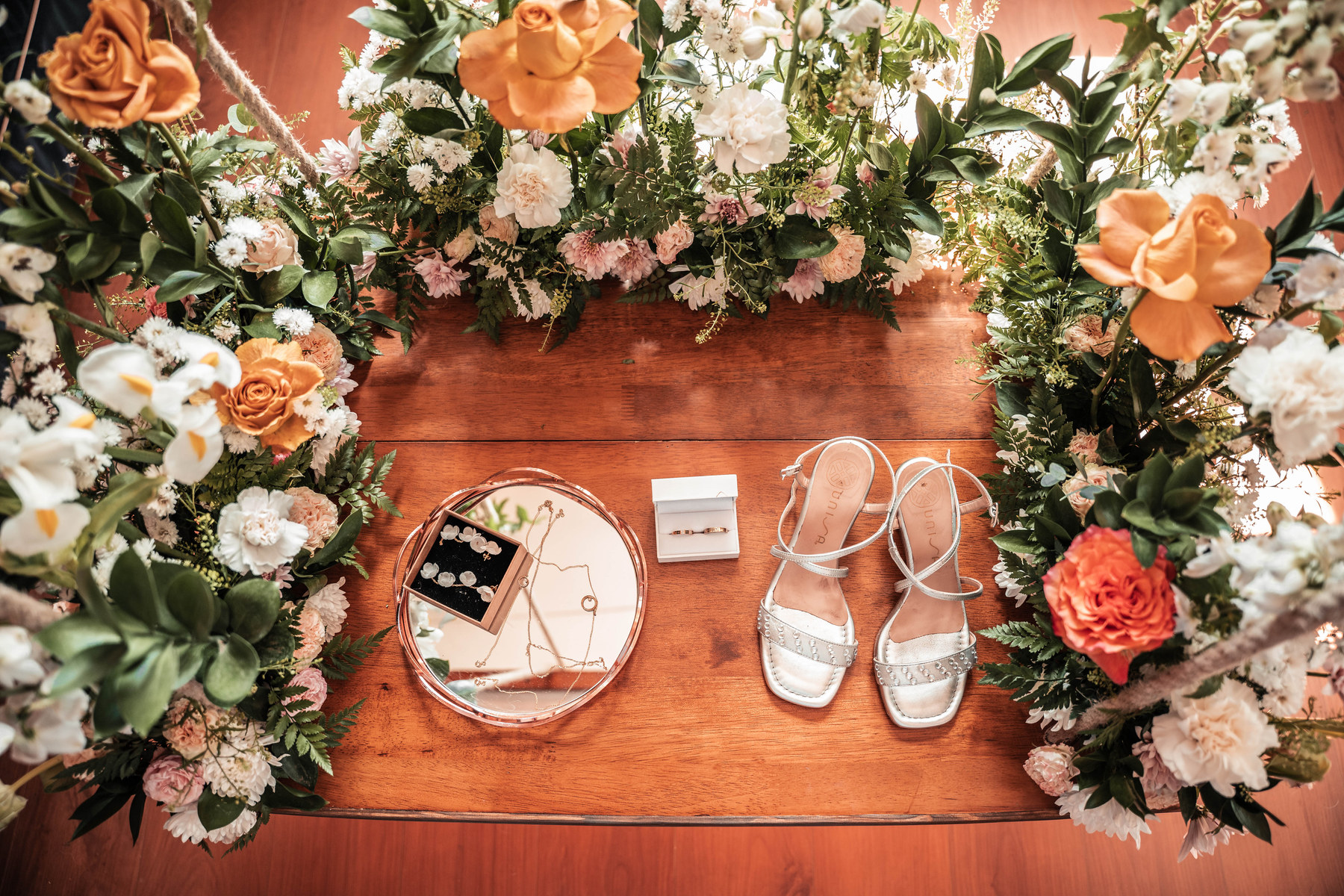 Préparatifs du mariage : accessoires et fleurs