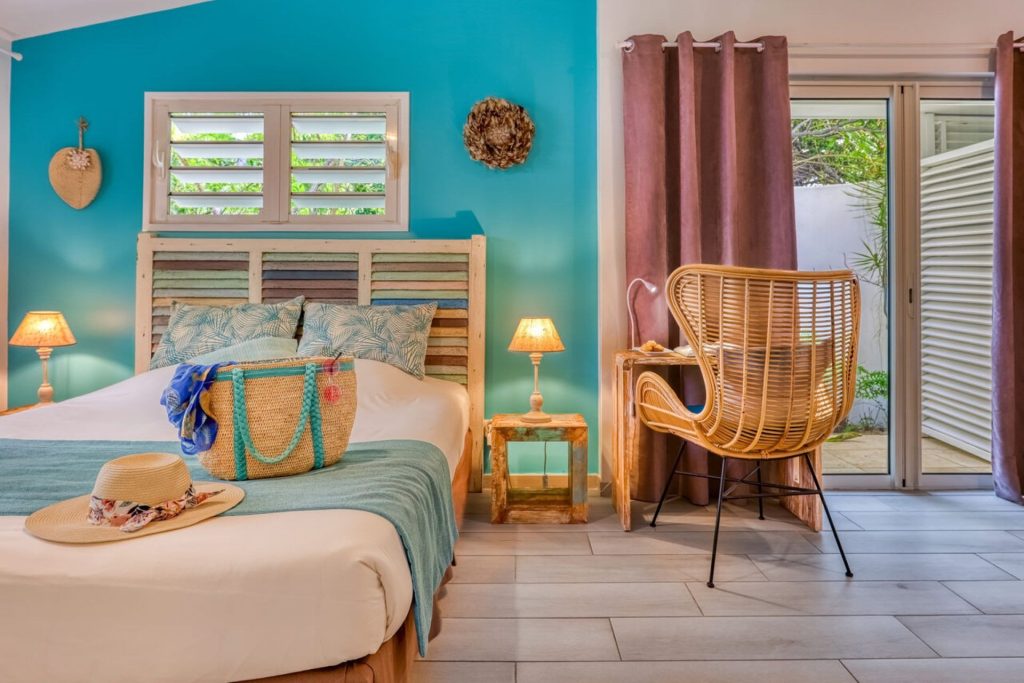 Chambre Badamier vue piscine et mer
