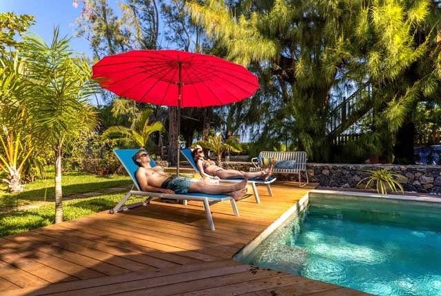 Se ressourcer au bord de la piscine
