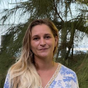 Diane, à l'accueil de La Villa de la Plage