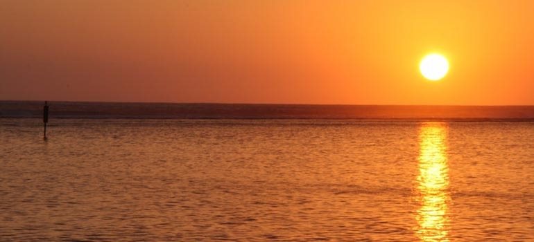 Coucher de soleil sur l'océan Indien depuis la plage de La Saline les Bains