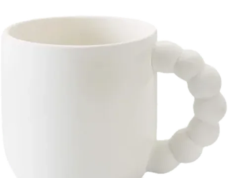 Mug en céramique brute à anse perlée