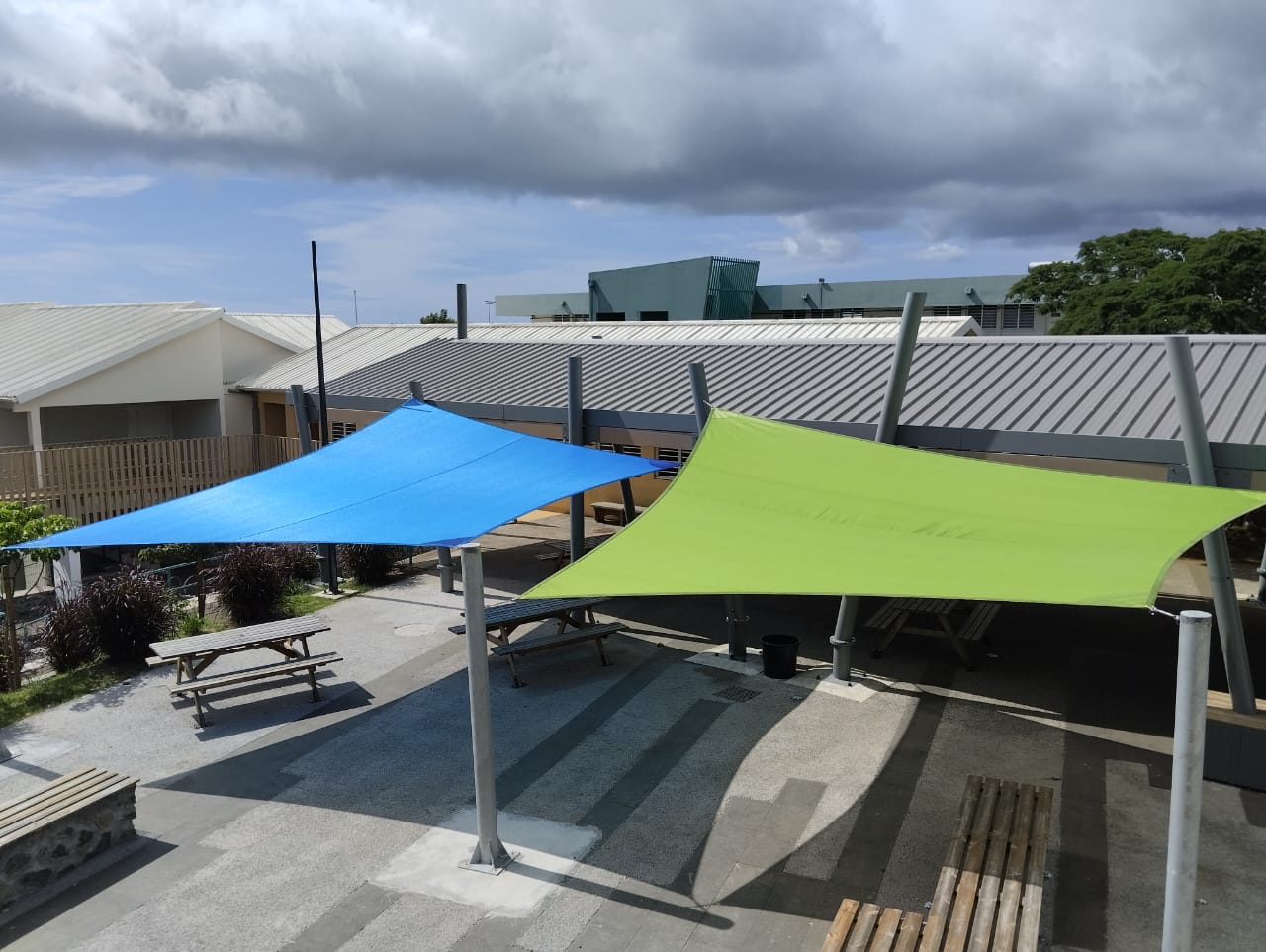Voile d’ombrage Écoles à La Réunion, réalisation Run Ombrage