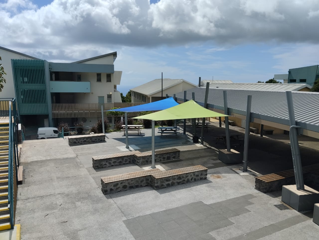Voile d’ombrage Écoles à La Réunion, réalisation Run Ombrage (photo 2)