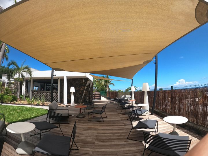 Voile d’ombrage Hôtel Latitude 21 à La Réunion, réalisation Run Ombrage