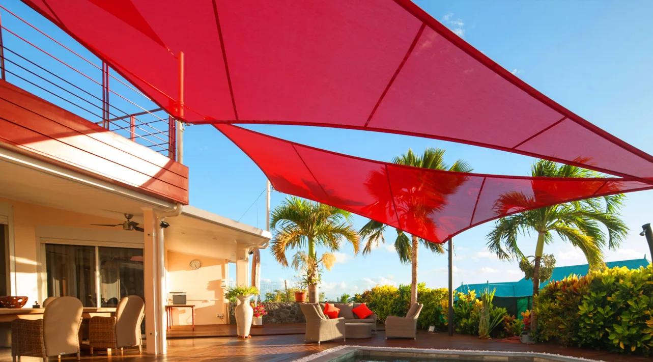 Voile d’ombrage triangulaire sur mesure à La Réunion