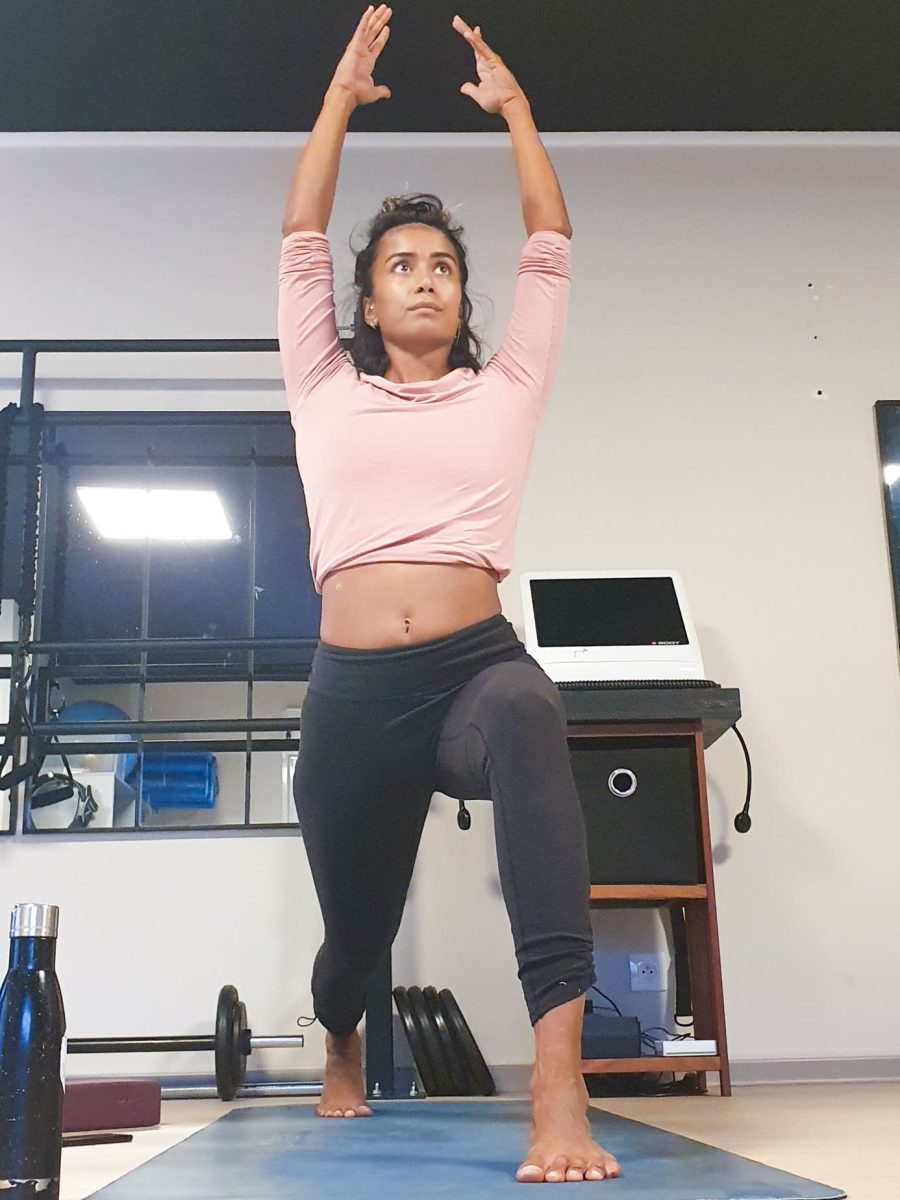Posture de yoga au Studio Forme Réunion