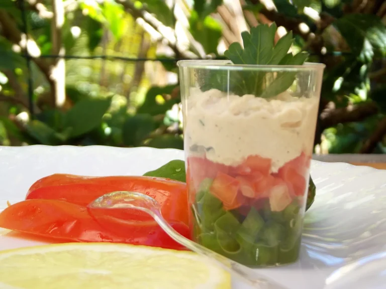 Canapés et bouchées apéritives préparés maison par VH Tous Services Traiteur pour un cocktail à La Réunion
