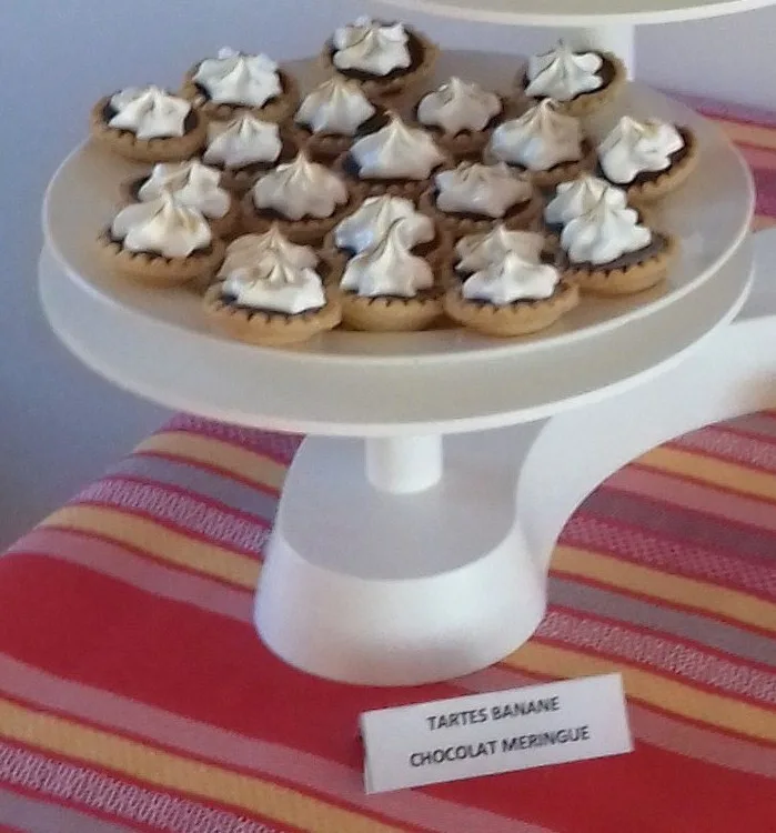 Tarte chocolat banane meringuée fait maison par le traiteur VH Tous Services à La Réunion